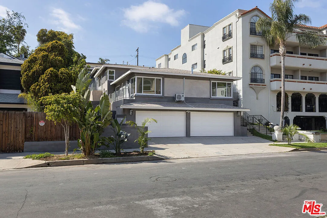2 bed, 2.0 bath, 1000 sqft, $3,600 — Photo 2