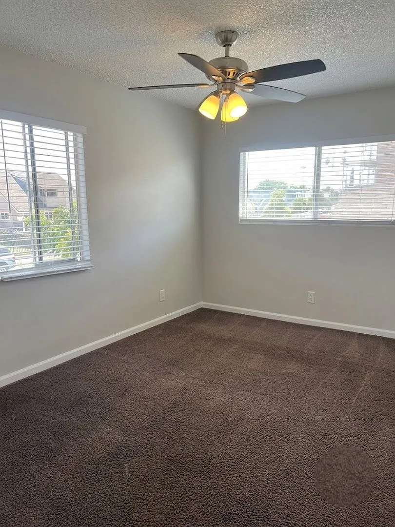 2 bed, 1.0 bath, 800 sqft, $2,061 — Photo 1