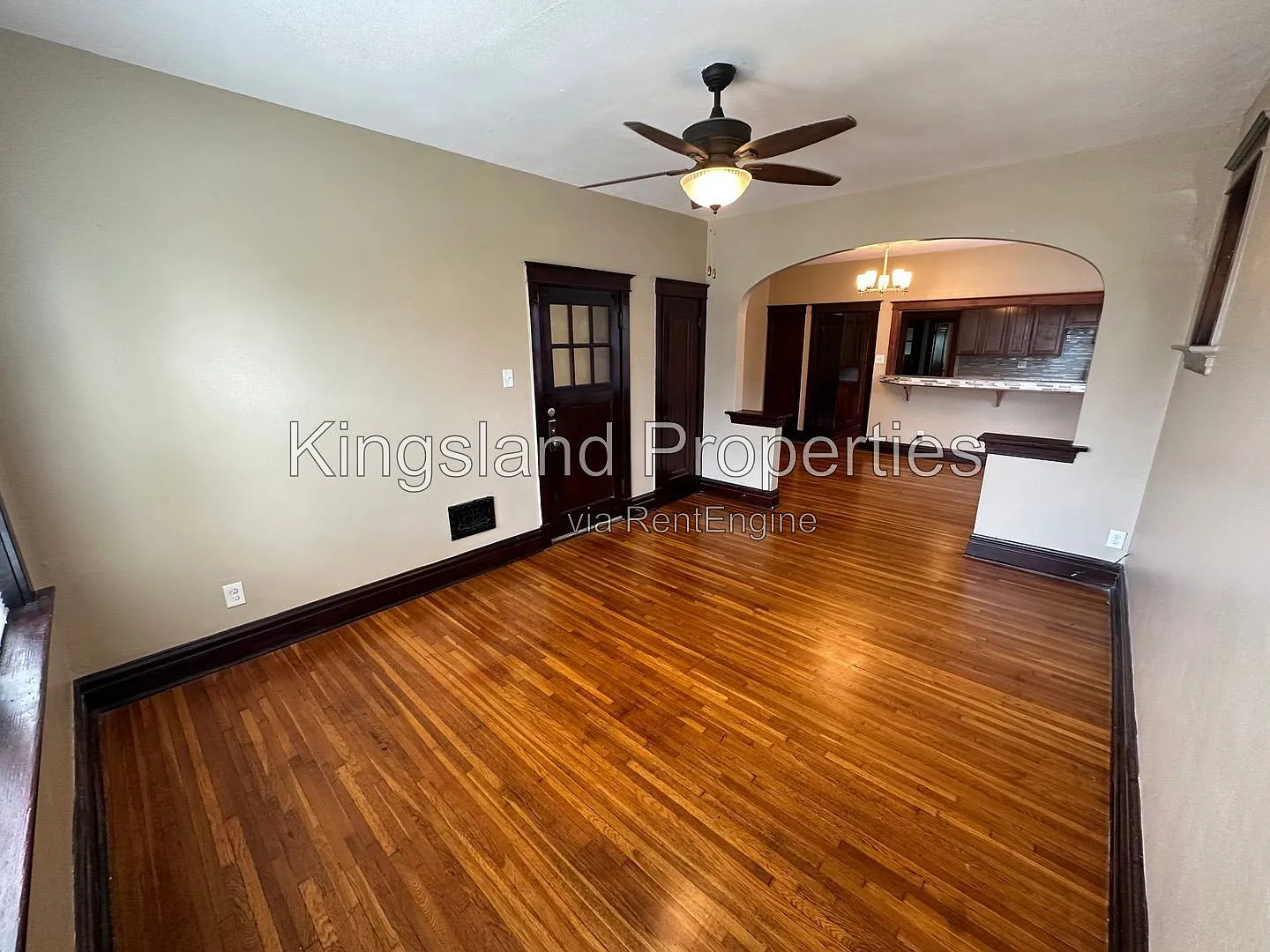 1 bed, 1.0 bath, 1000 sqft, $1,050 — Photo 2