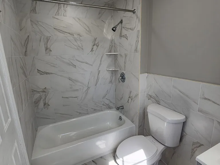 37 Howard Court3 Master — Photo 4