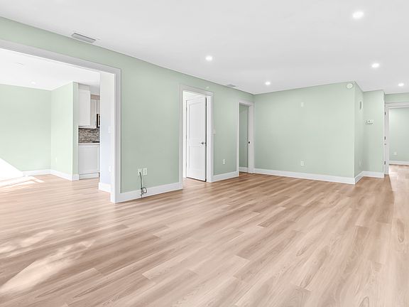 5th image of 407 Meadowlark Ln Unit B