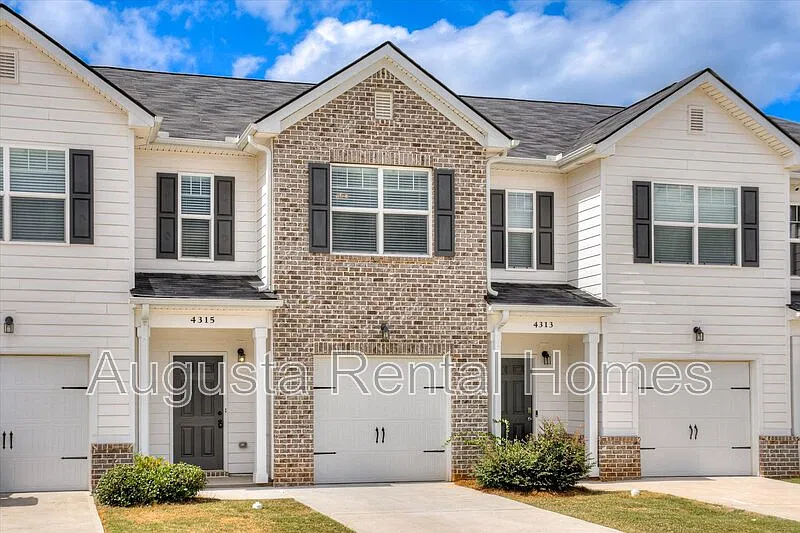 3 bed, 2.5 bath, 1435 sqft, $1,675 — Photo 2