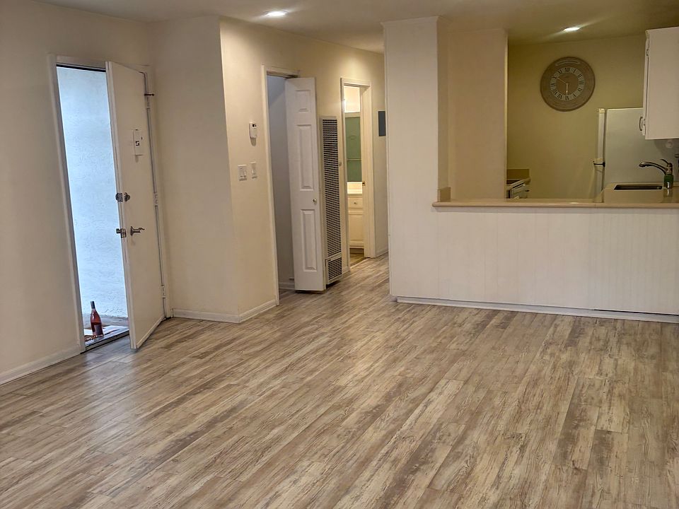 2nd image of 2730 Oak Rd APT 55