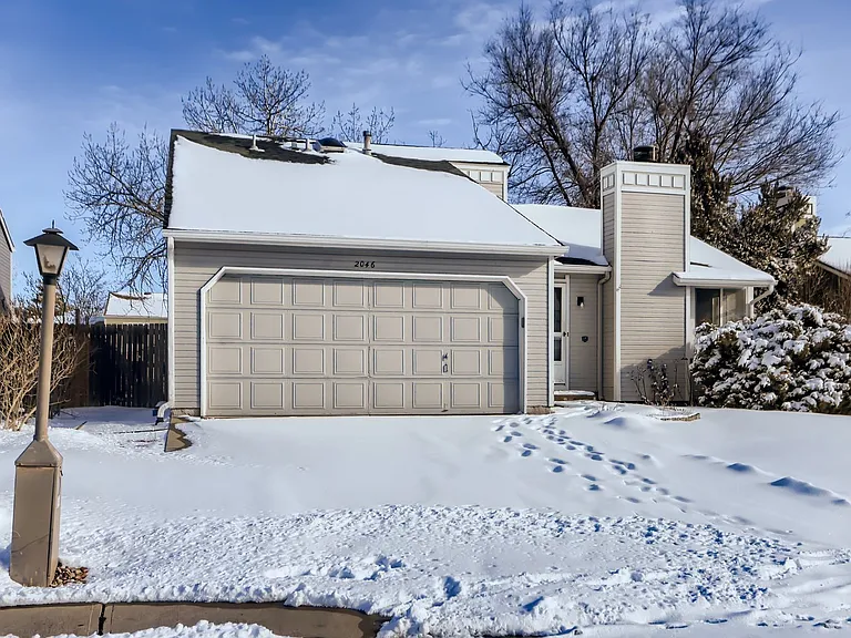 2046 Sumac St — Photo 2