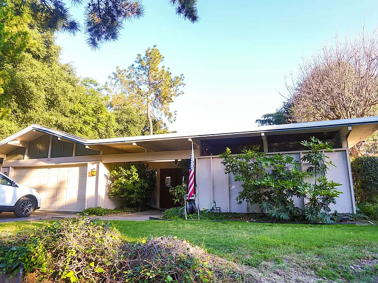 2460 Shields St — Photo 4