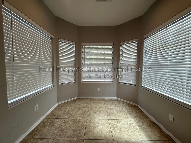 2513 W Woburn Ln — Photo 11
