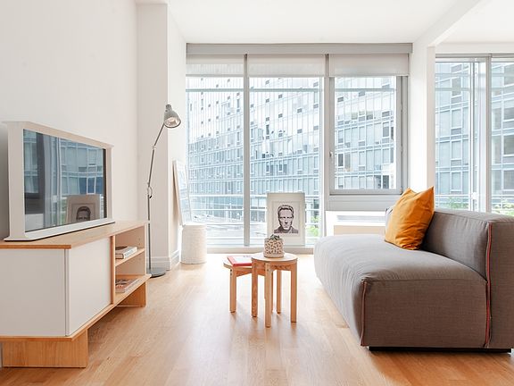 3rd image of 550 W 54th St #661