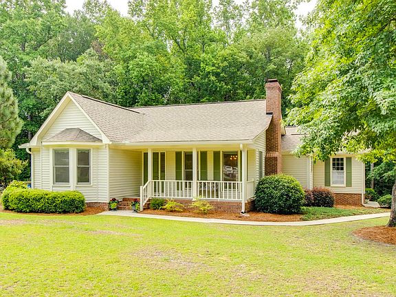 3rd image of 241 Woodridge Cir