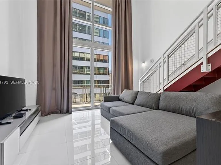 253 NE 2nd St #424 — Photo 7