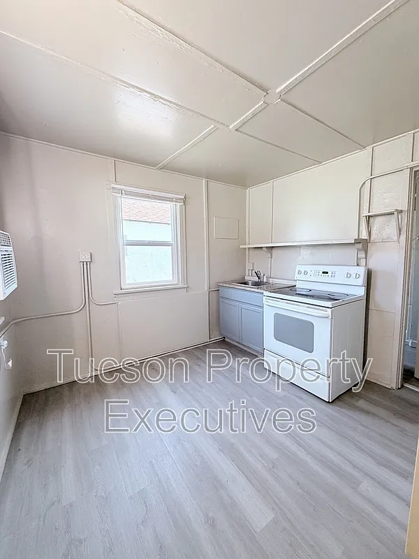 234 E 32nd St — Photo 1
