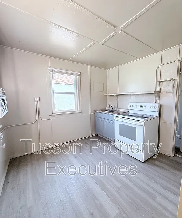 234 E 32nd St #11
