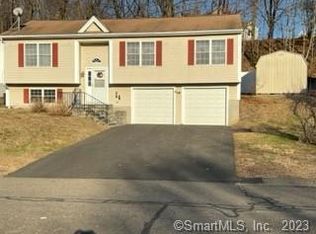 5 Bronson Dr, Beacon Falls, CT 06403