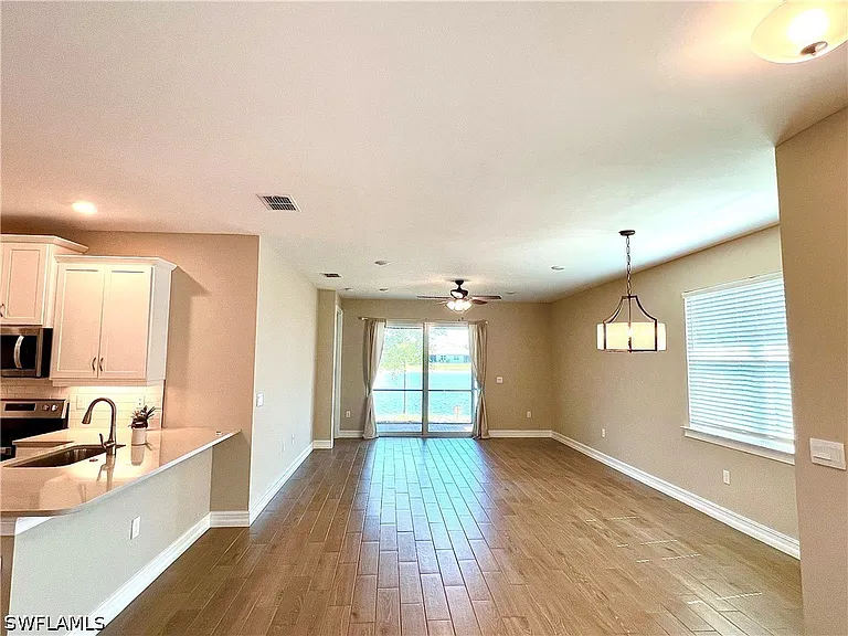 1130 Rolling Brook Ln — Photo 4