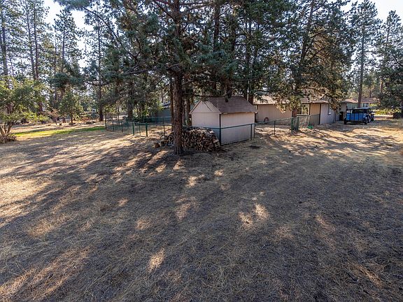 4th image of 60867 SE Windsor Dr