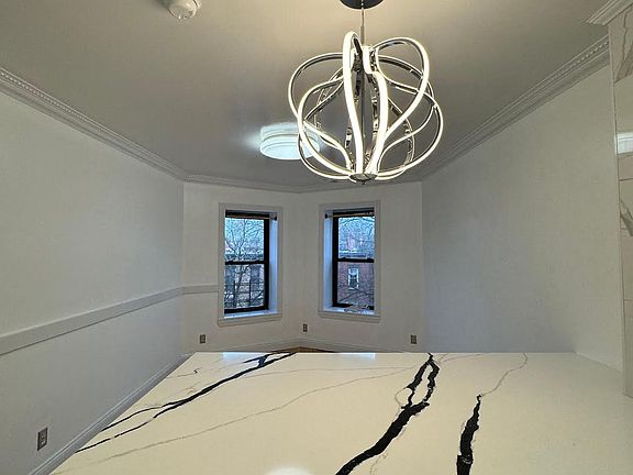 3rd image of 477 Halsey St Floor 3
