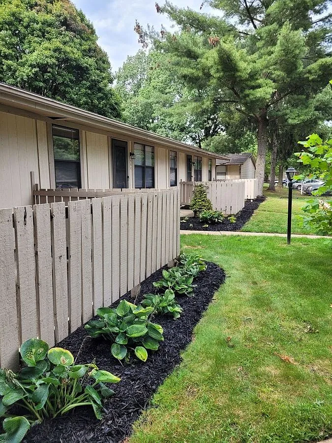 First floor 1 bedroom in a quiet, wooded area (more photos to come soon!) — Photo 4