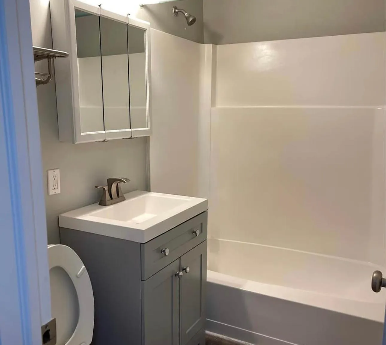 1 bed, 900 sqft, $2,000 — Photo 4