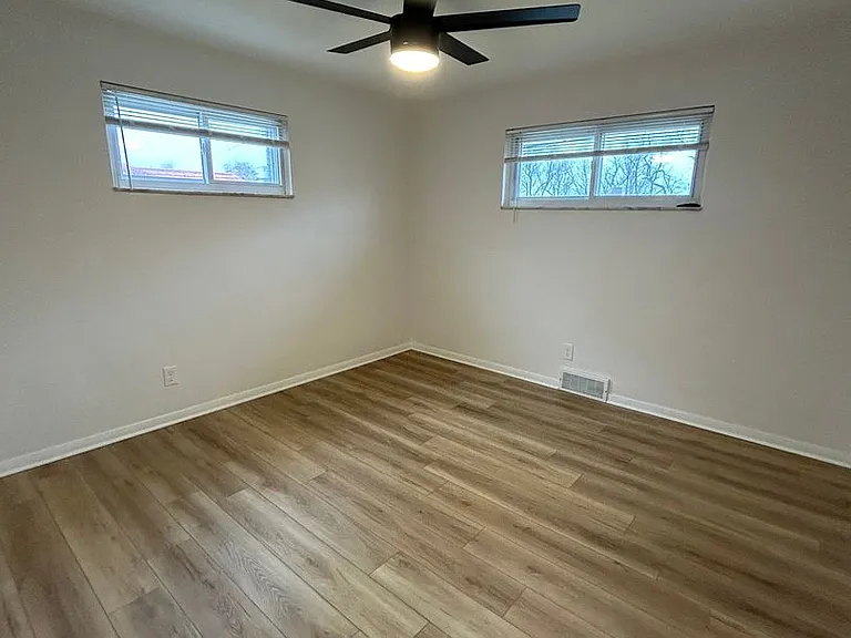 506 Crescent Boulevard Ext — Photo 41