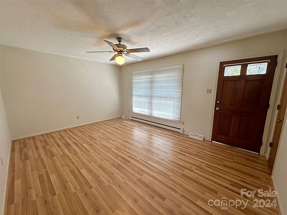 3rd image of 140 E Chamblee Dr