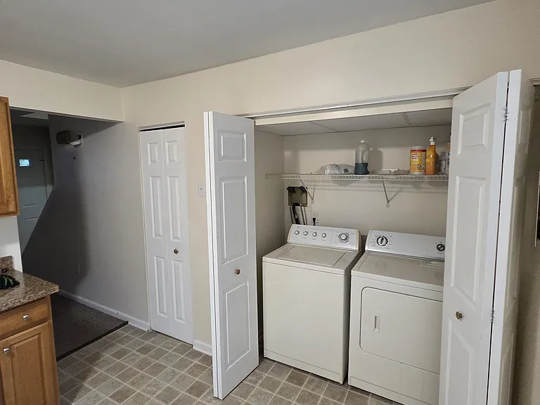 1875 Pineview Dr — Photo 4