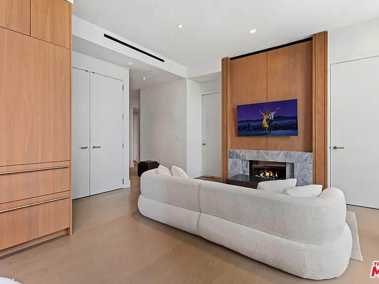 211 Elm Ct #3C — Photo 2