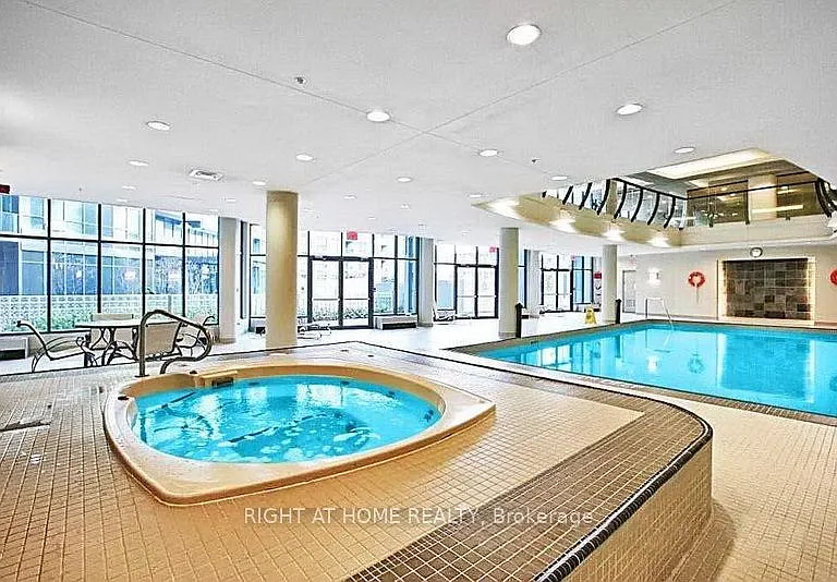 219 Fort York Blvd #3307 — Photo 15