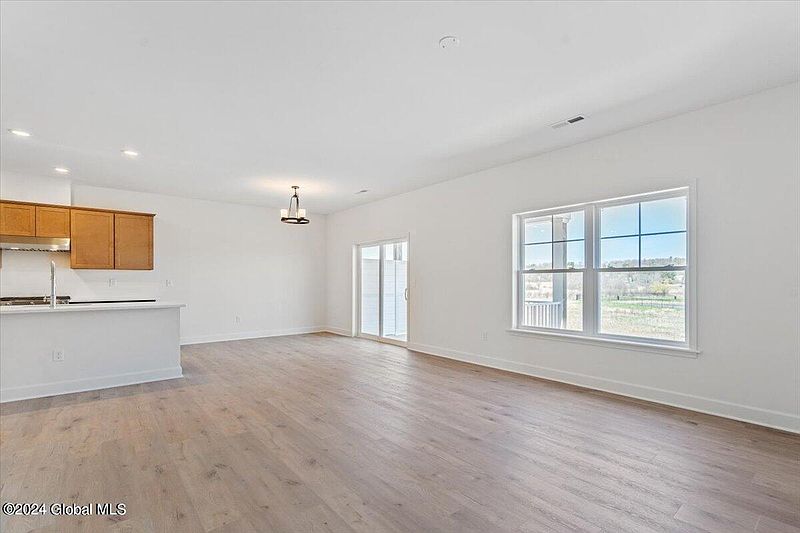 4th image of 28 Kendra Court