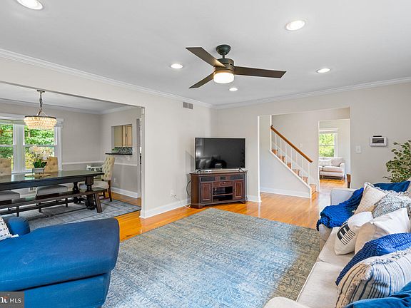 3rd image of 10 Dale Mills Ct
