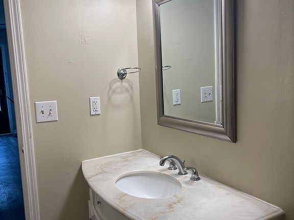 5th image of 438 Charleston Ln #438