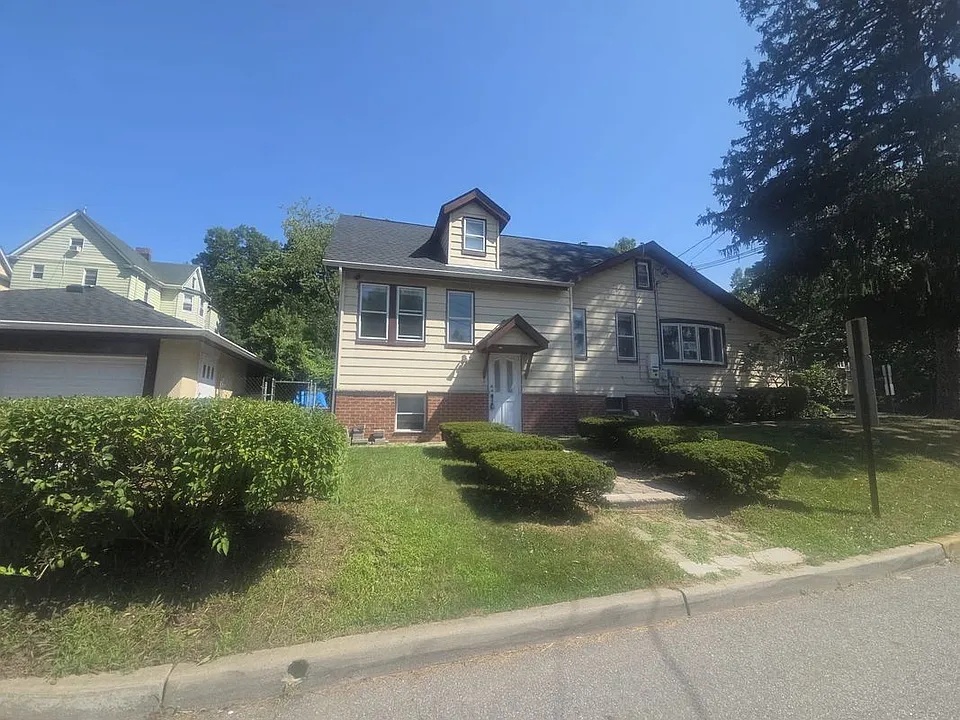 101 Maple St #HOUSE