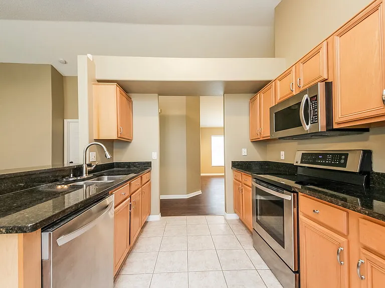 13918 Valleybrooke Ln — Photo 7