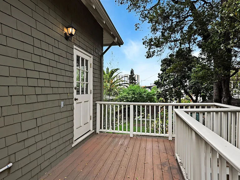555 El Dorado Ave — Photo 24