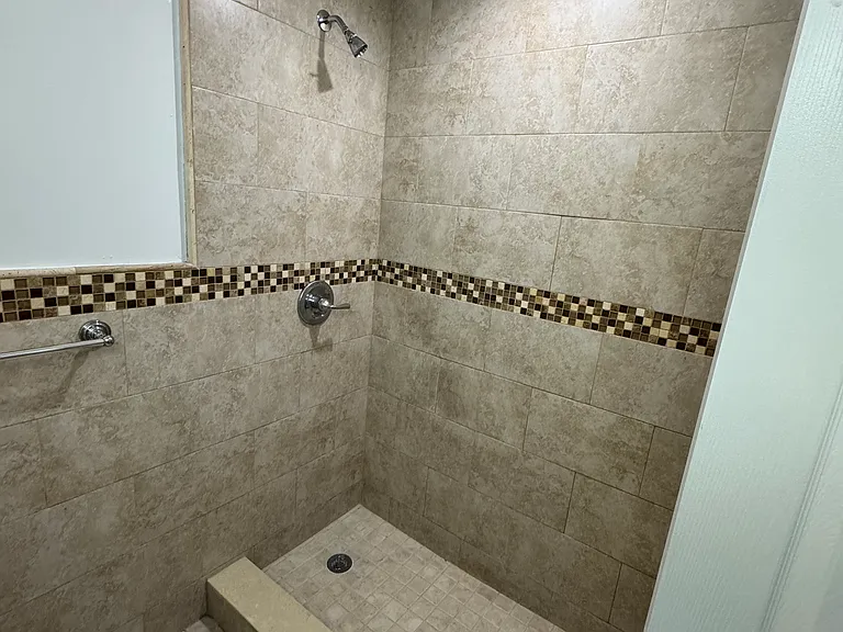 1135 W 28th St #6 — Photo 11