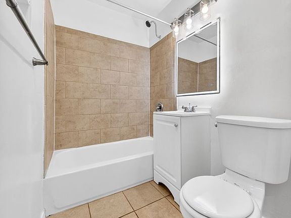 5th image of 2015-2021 Chariton St #11621-3