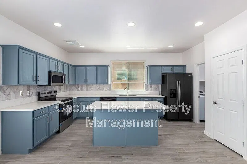 4 bed, 2.5 bath, 2195 sqft, $2,495 — Photo 4