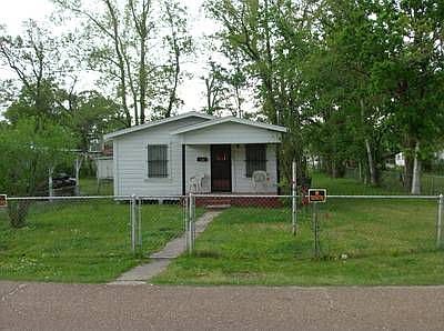 1st image of 2345 Poplar St