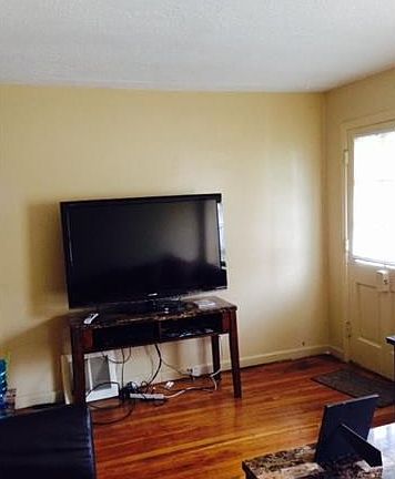 4th image of 23002 Brittany Ave