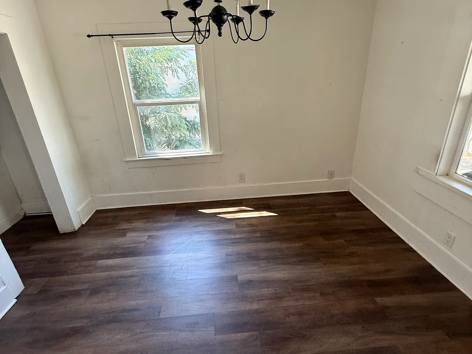 3 bed, 1.0 bath, 1277 sqft, $1,500 — Photo 2