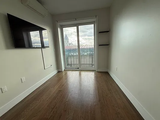 Rented by ERNY LLC | media 6