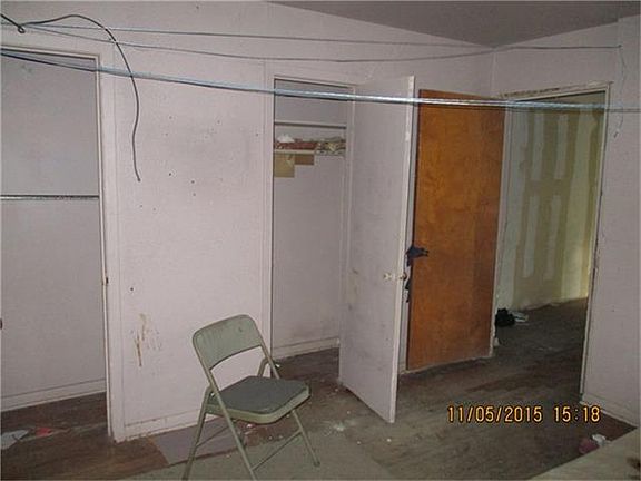 3rd image of 914 Woodbine St