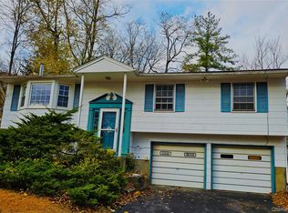 8 Mockingbird Ln, Poughkeepsie, NY 12601