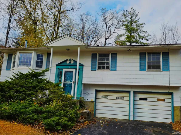 8 Mockingbird Lane, Poughkeepsie, NY 12601