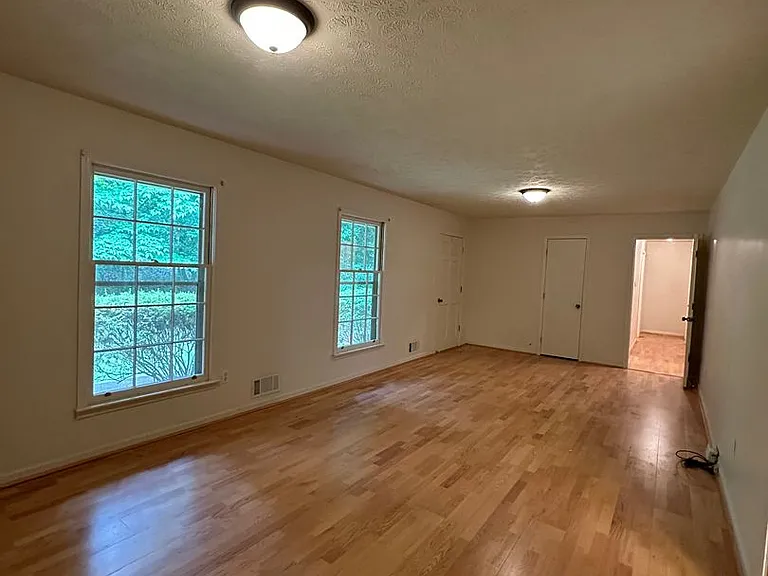 375 Segrest Cir — Photo 5