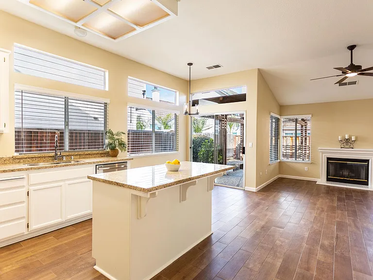 1040 Dellwood Ct — Photo 38