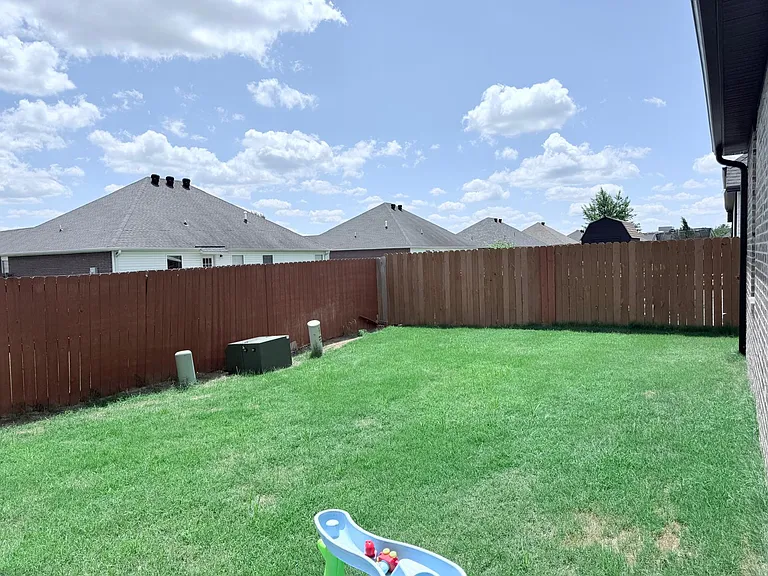 521 Joshua Pass — Photo 14