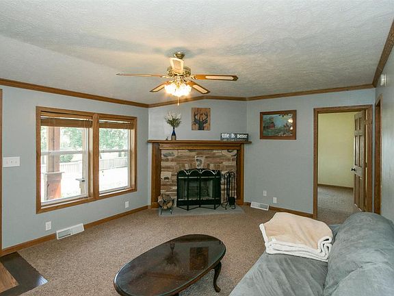 3rd image of 3415 Willow Dr NE