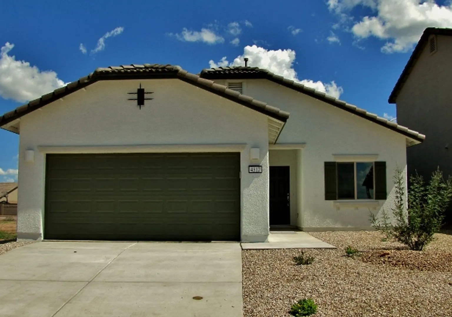 3BR/2BA/2CG, 1423 sq.ft. rental in the Holiday subdivision, Sierra Vista, AZ — Photo 1