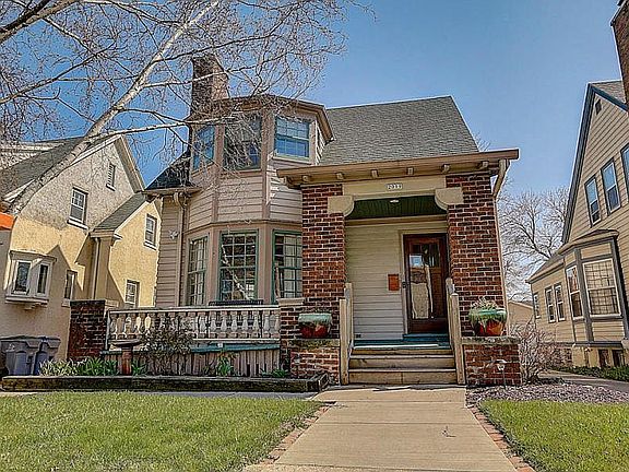 2nd image of 2019 E Kenwood Blvd