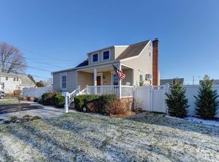 2435 S Seamans Neck Rd, Seaford, NY 11783