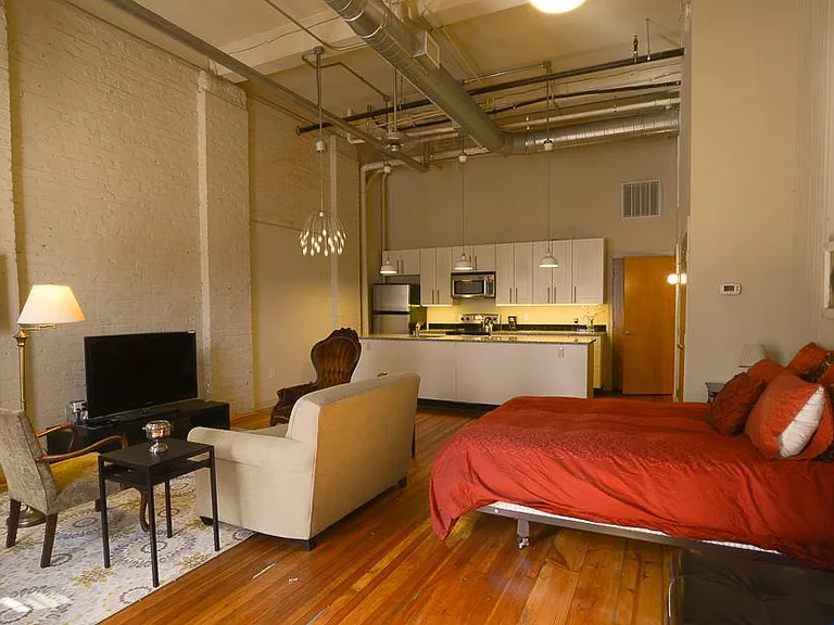 1300 Main St #102 — Photo 2